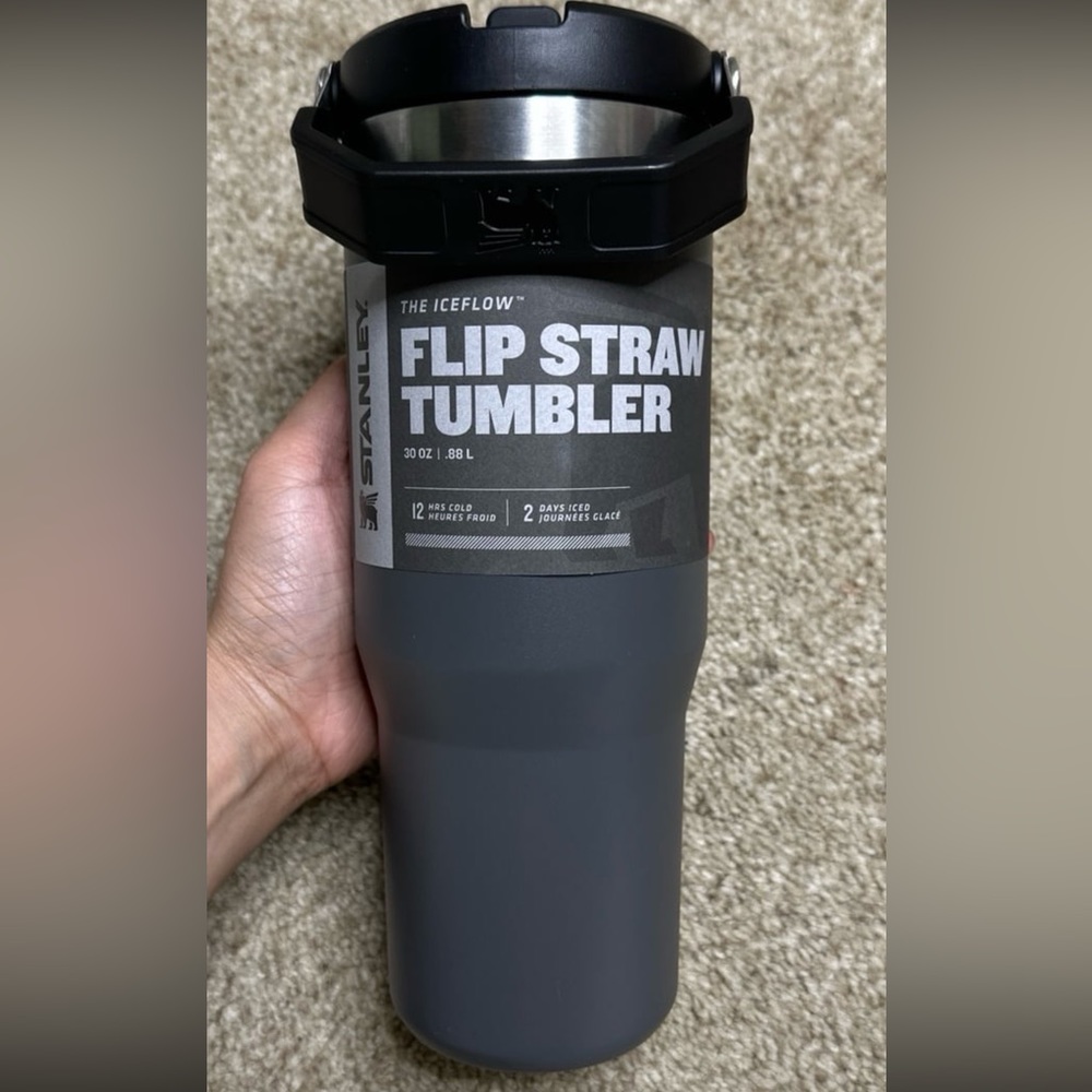 ((Sold))Stanley 30oz IceFlow Flip Straw Tumbler-Charcoal Glow